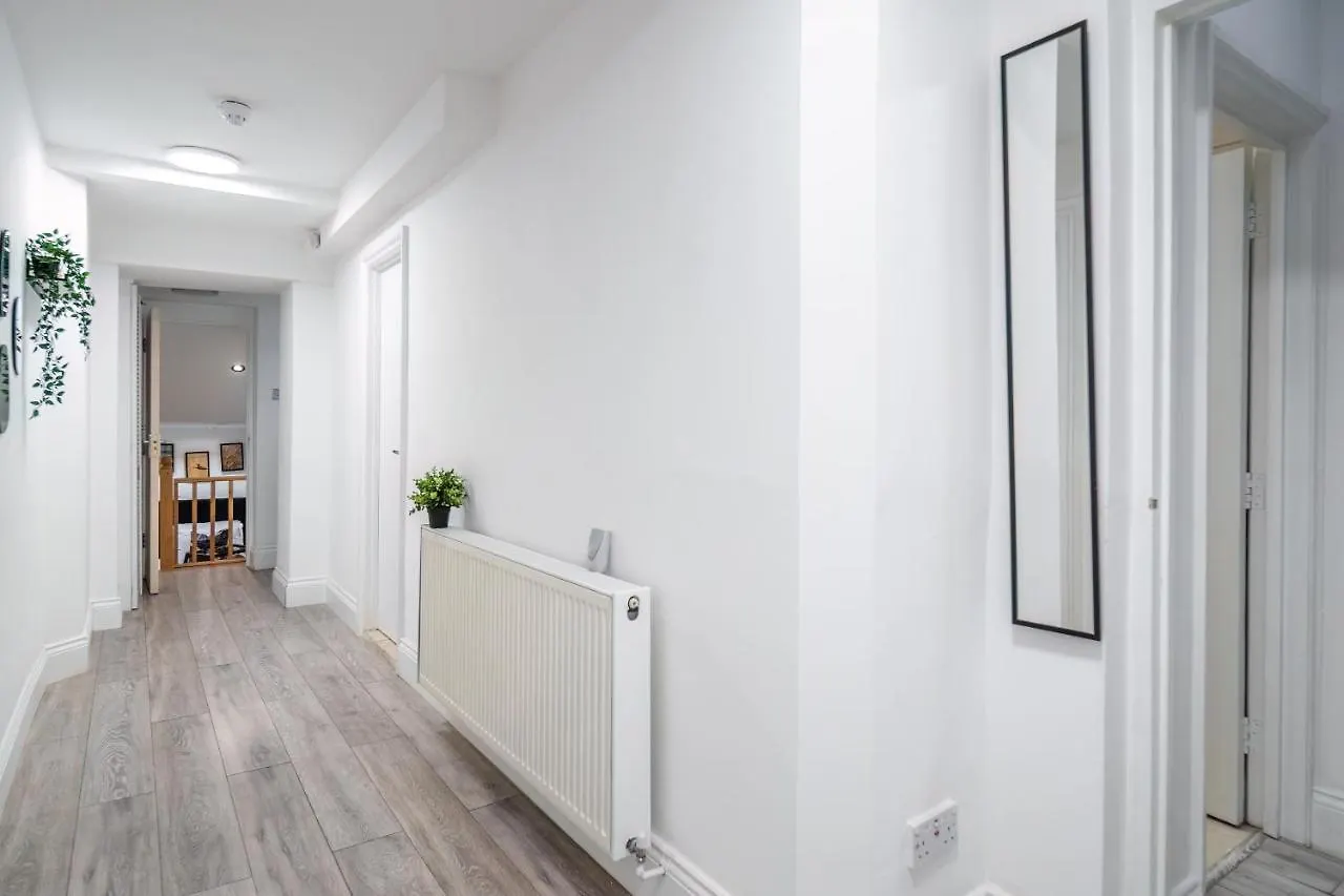 Funky Trendy Modern 3 Bed 3 Bath House In Dalston Apartment London