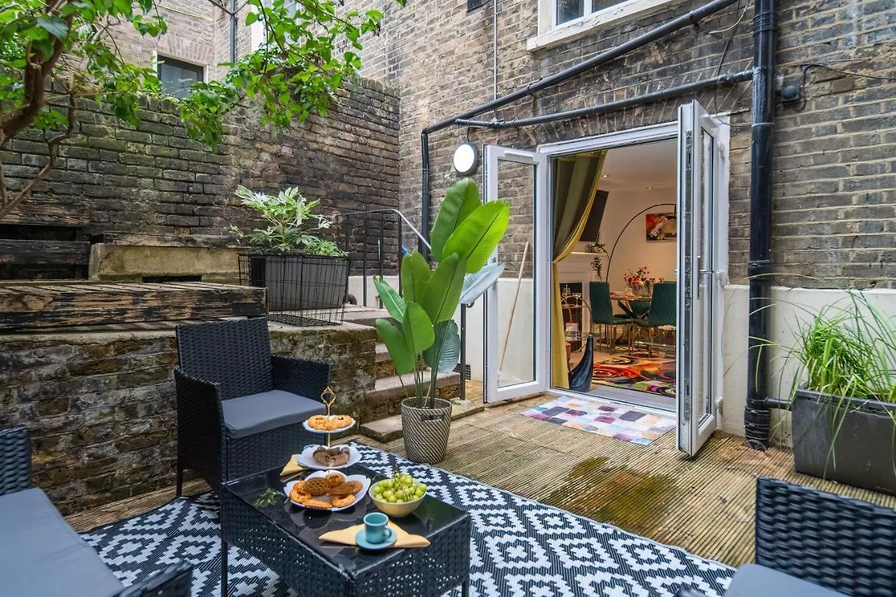 Funky Trendy Modern 3 Bed 3 Bath House In Dalston Apartment London