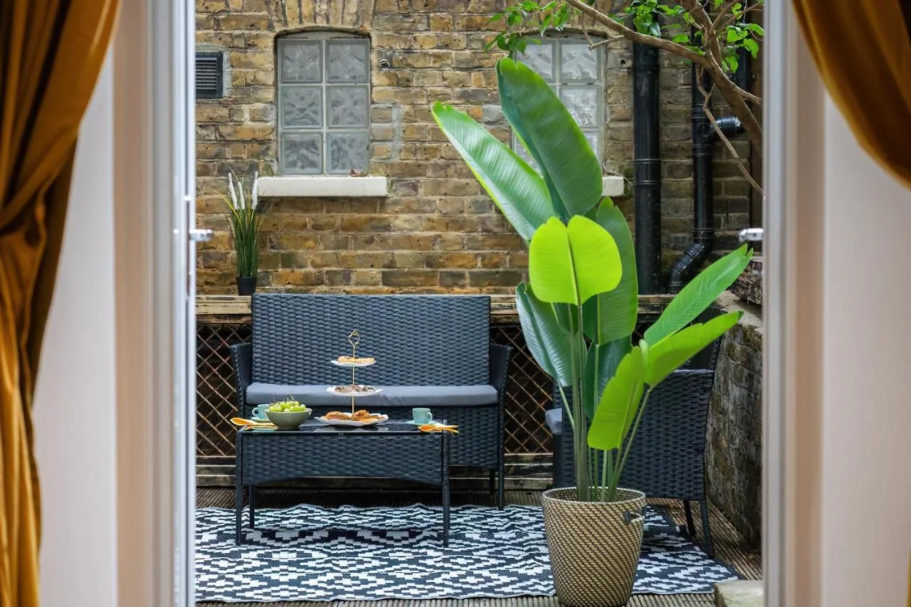 Funky Trendy Modern 3 Bed 3 Bath House In Dalston Apartment London United Kingdom