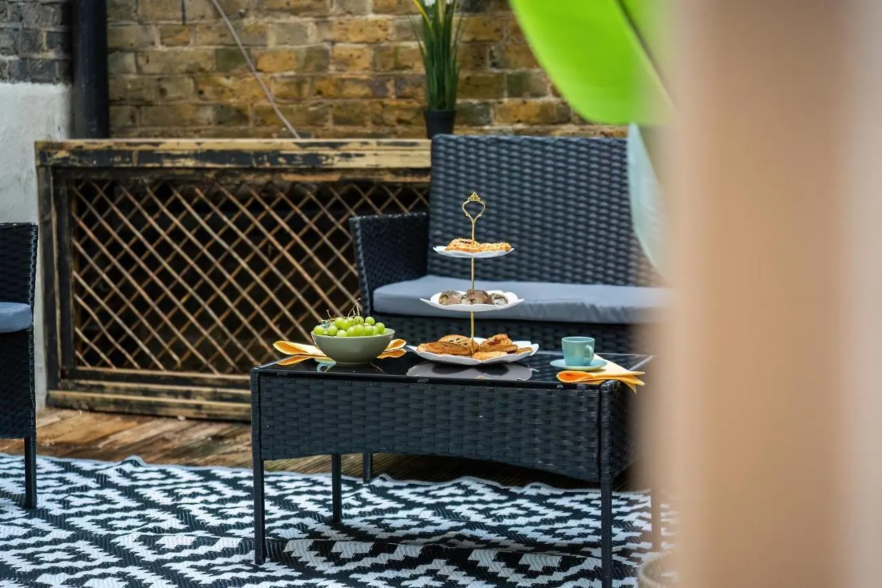 Funky Trendy Modern 3 Bed 3 Bath House In Dalston Apartment London