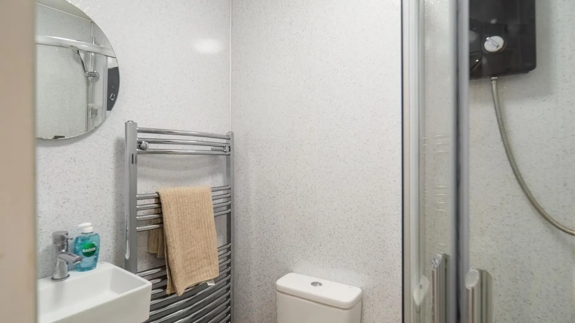 Funky Trendy Modern 3 Bed 3 Bath House In Dalston Apartment London